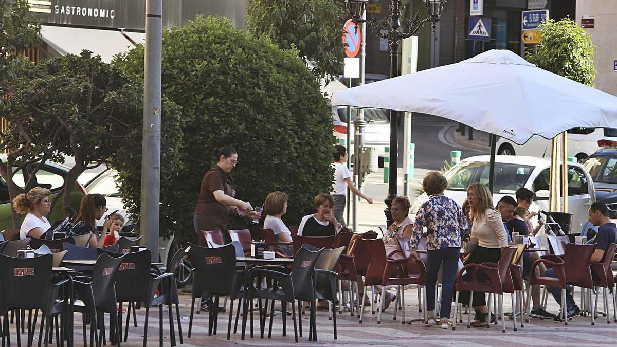 Imagen de archivo de antes de la pandemia de una terraza de la plaza de la Concepción. | PERALES IBORRA