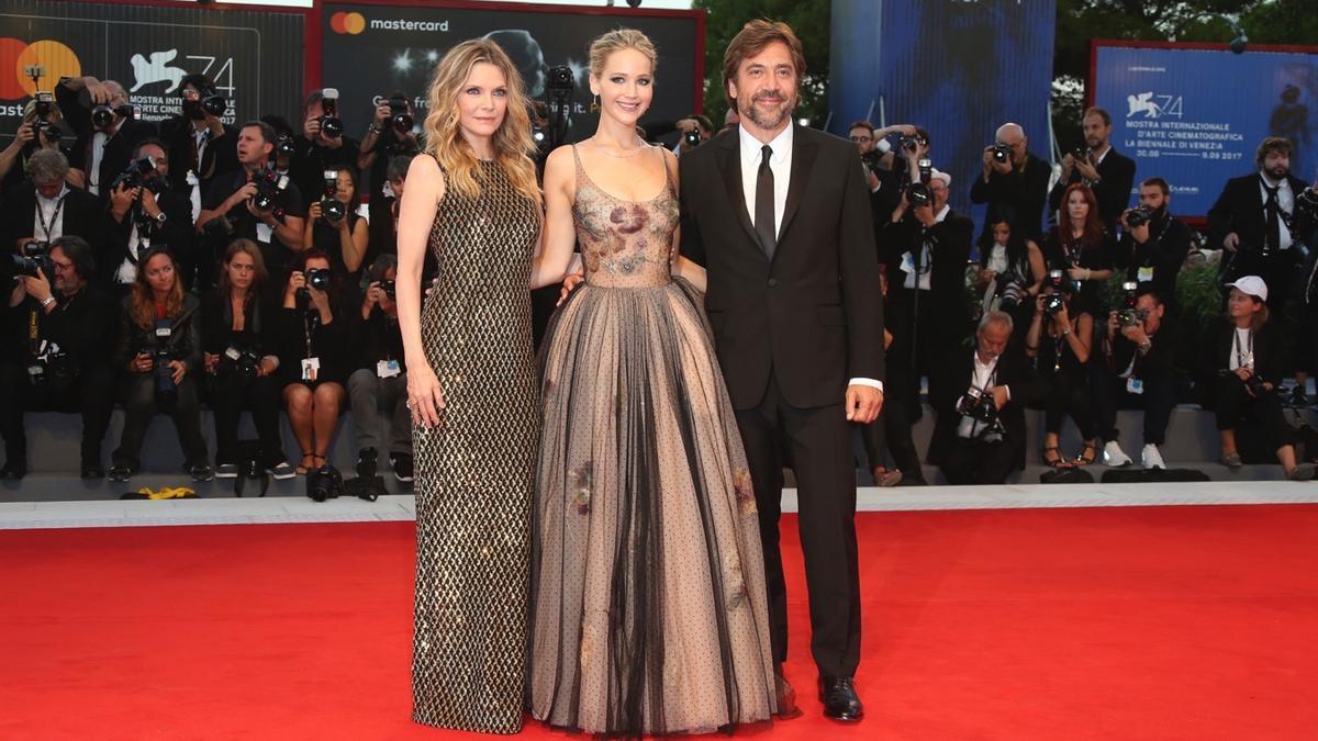 Michelle Pfeiffer, Jennifer Lawrence y Javier Bardem en el estreno de Mother!