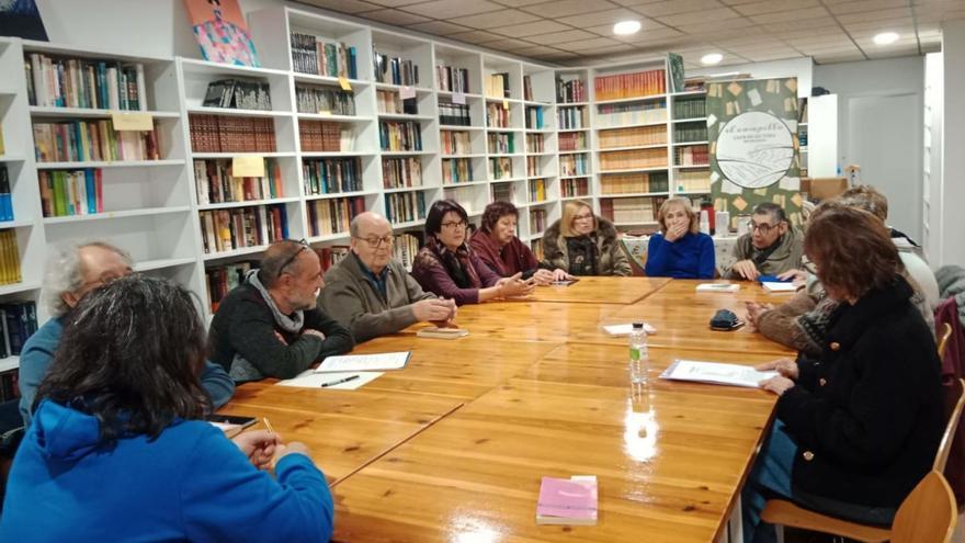 El Club de Lectura El Campillo celebró una sesión dedicada a la obra ‘La zapatera prodigiosa’ de Federico García Lorca.  | SERVICIO ESPECIAL