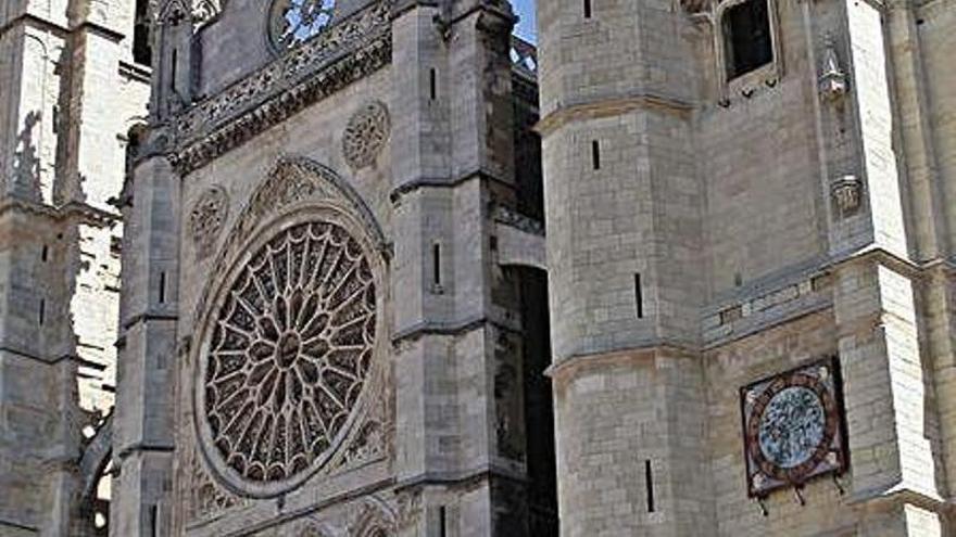 Visita a los orígenes del León romano y catedral de León, uno de los tesoros artísticos de la ciudad.