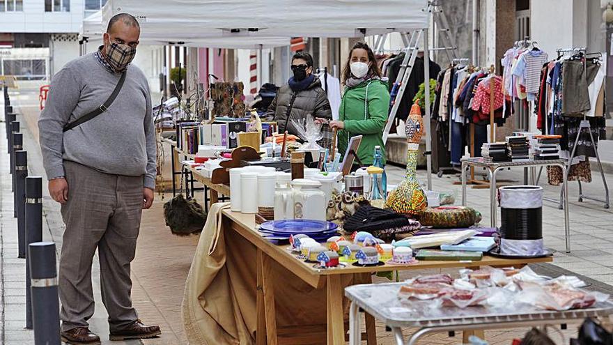 Mercado solidario con La Palma en Silleda | BERNABÉ/JAVIER LALÍN