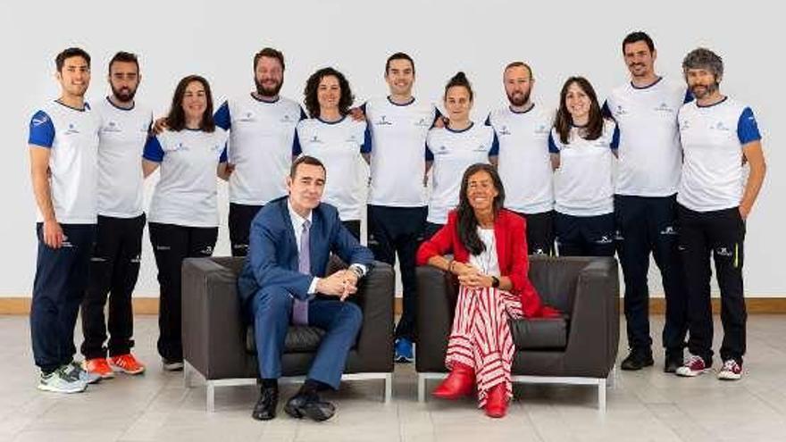 Equipo de &#039;Esfuerza&#039; y representantes de La Caixa y la Fundación, ayer.