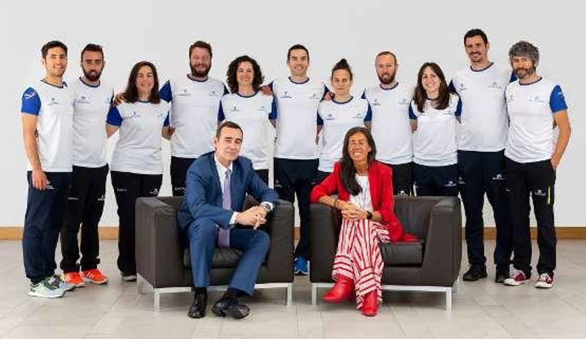 Equipo de 'Esfuerza' y representantes de La Caixa y la Fundación, ayer.