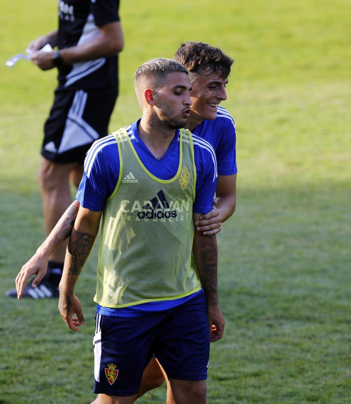 Francés y Carbonell, que debutaron en el Zaragoza con 17 años, en un entrenamiento