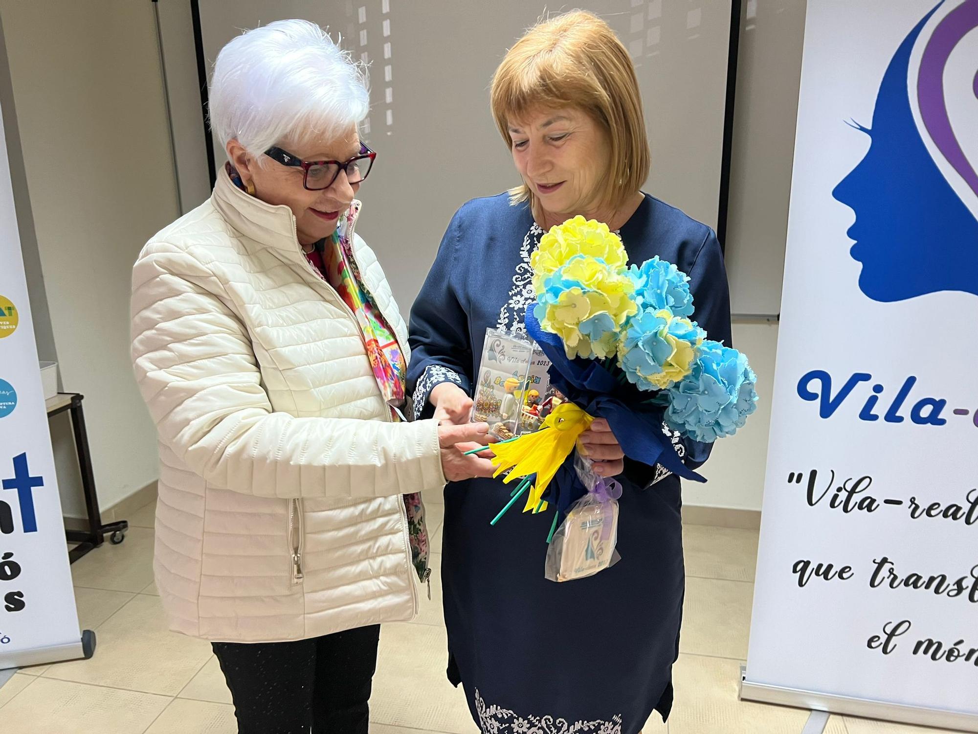 El colegio Bisbe Pont de Vila-real galardona a Sonia Bespalova con el premio Vila-dona