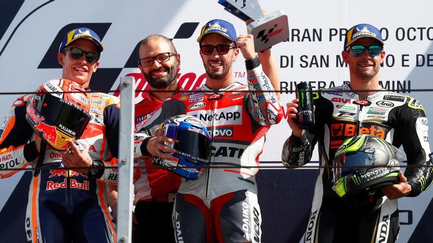 Dovizioso guanya per davant de Marc Márquez, que és més líder