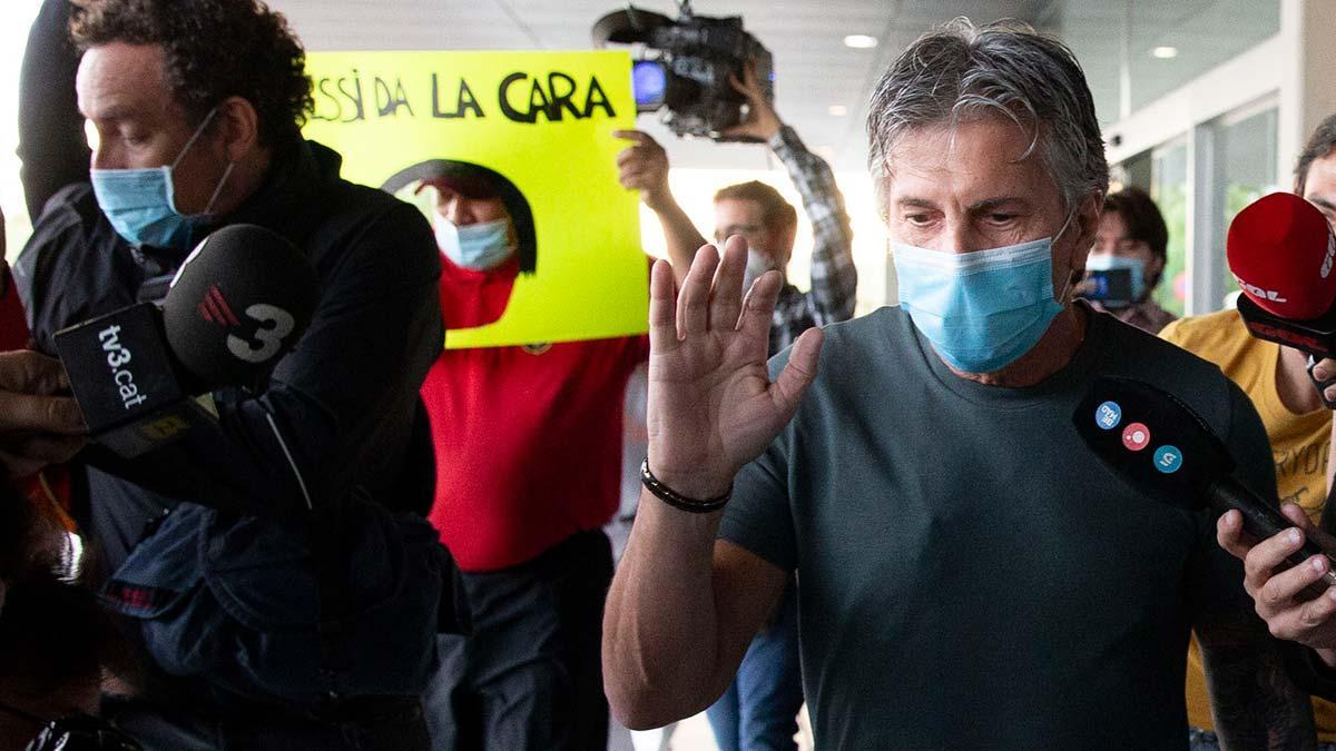 Jorge Messi llega a Barcelona para negociar el futuro de su hijo.