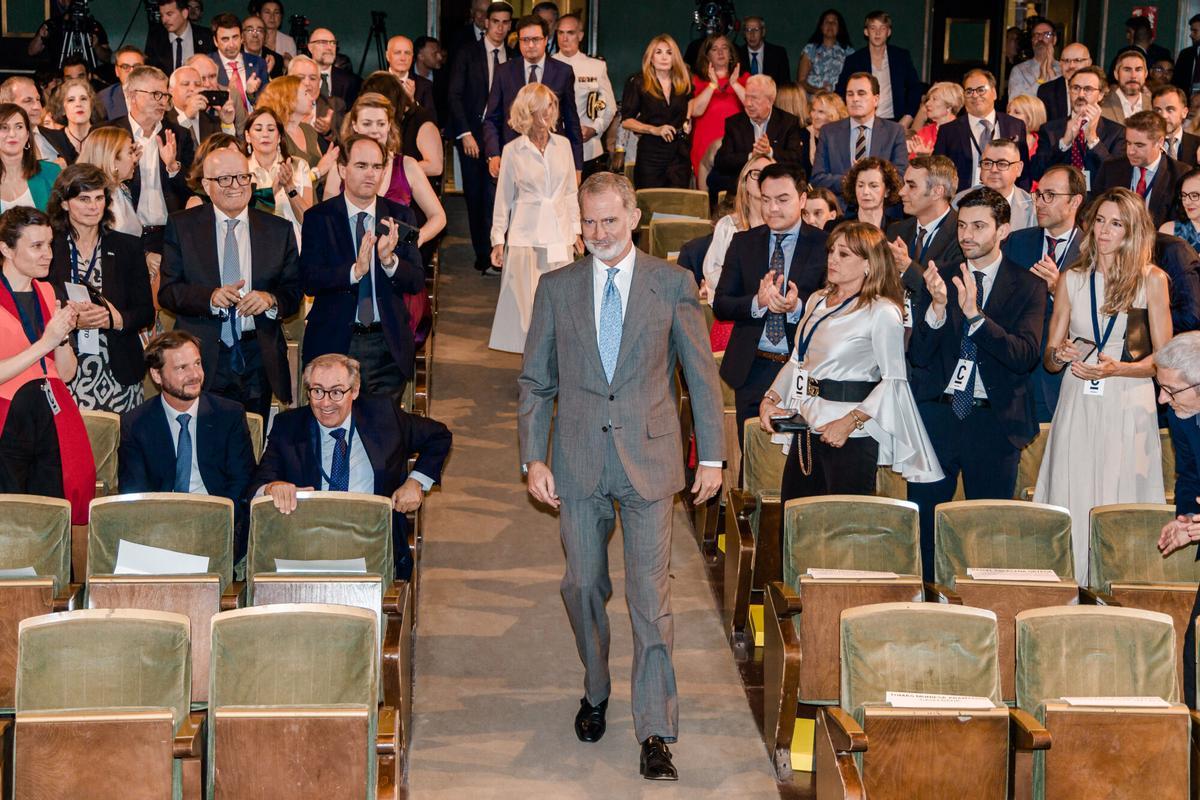 El Rey Felipe VI a su llegado al acto anual de la Fundación COTEC para la Innovación, en el el Círculo de Bellas Artes - Casa Europa, a 29 de junio de 2026, en Madrid (España). Este foro reúne a empresarios, científicos, académicos y representantes institucionales con el objetivo de presentar el informe anual sobre la evolución de la innovación en España y debatir las estrategias clave para la transición tecnológica y digital del tejido productivo. 29 JUNIO 2026 Carlos Luján / Europa Press 29/06/2026. Felipe VI;Carlos Luján