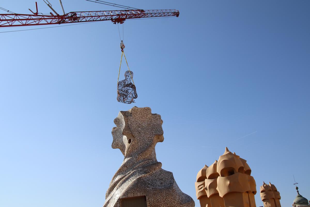 Una escultura de Jaume Plensa corona La Pedrera