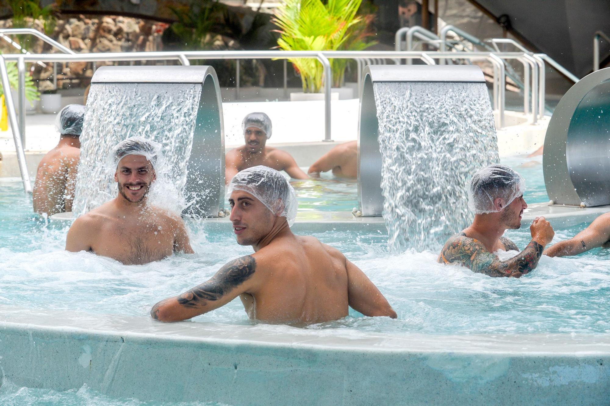 La plantilla de la UD Las Palmas en el Thalasso de Gloria Palace San Agustín