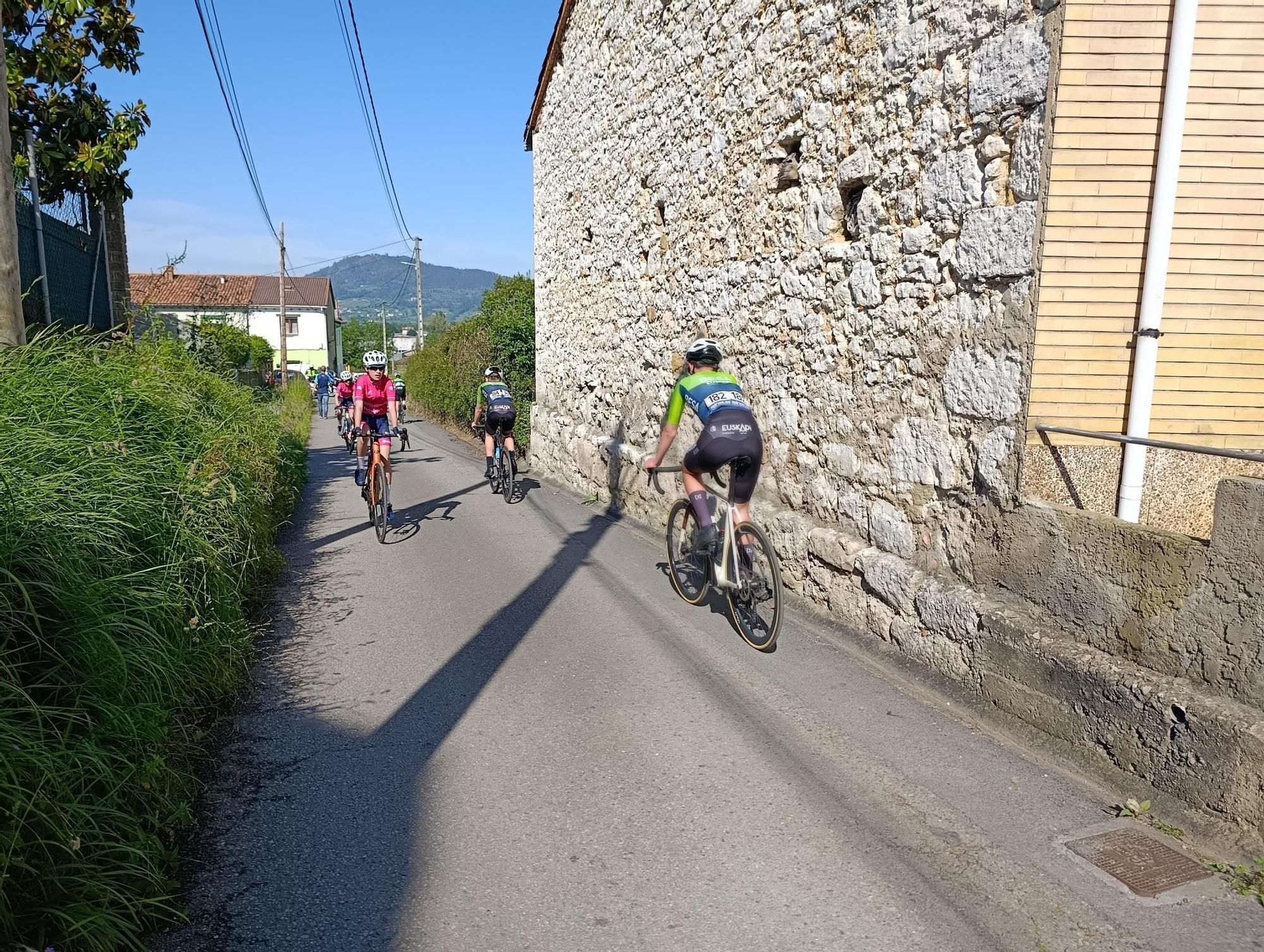 Viella pedalea con la IV Copa Reines