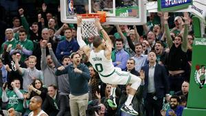 Los Celtics volvieron a dominar las acciones bajo los aros con 41 rebotes.