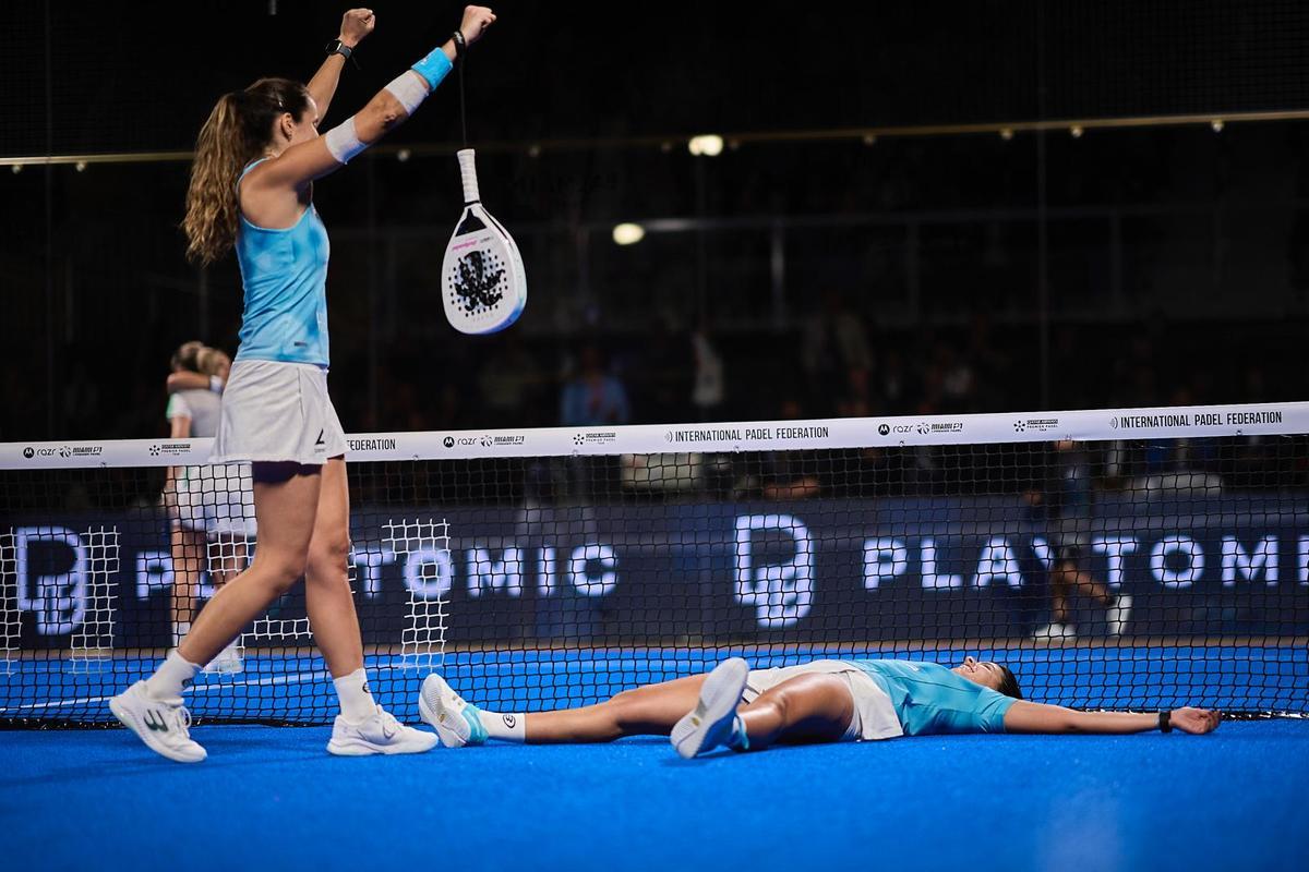 Triay y Brea celebran el triunfo ante las número uno