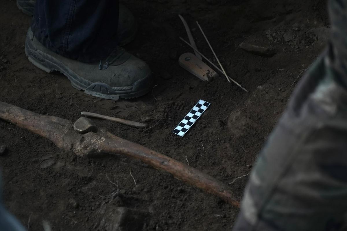 Presentación de los resultados de los trabajos de búsqueda de víctimas del franquismo en el cementerio de Beira, en Carral