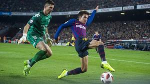 Riqui Puig disputando un partido con el FC Barcelona de la Copa del Rey.