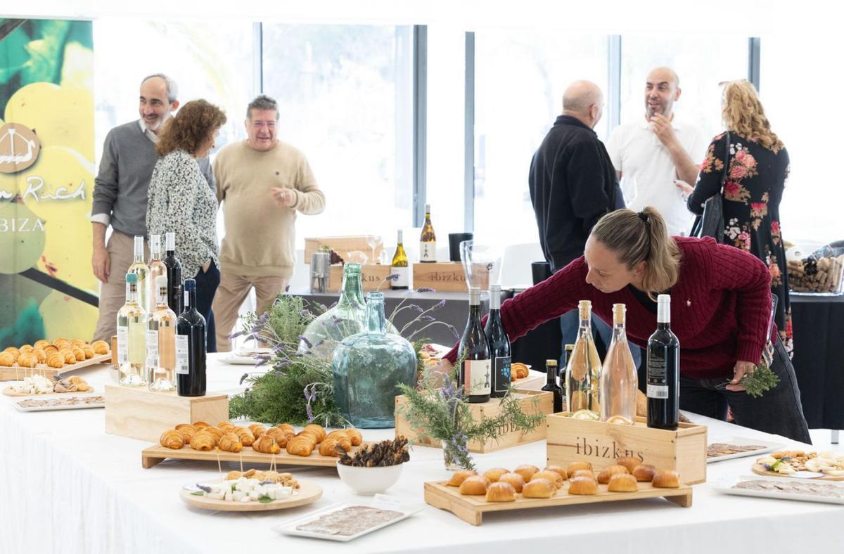 Aperitivo que preparó la chef Marga Orell para disfrutar acompañado con la cata de caldos.  | V. MARÍ