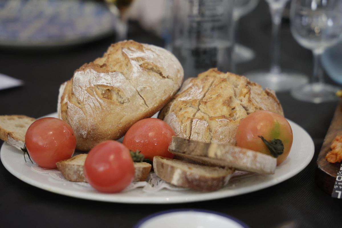 Pan casero de nísperos.