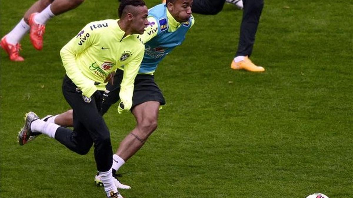 Neymar se entrena con la selección absoluta en París