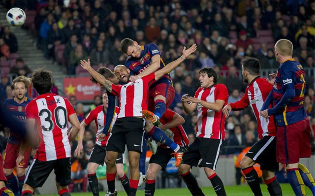 Vermaelen, Mathieu y una primera parte difícil