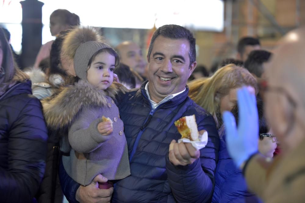 Roscón para todos en la Plaza del Ayuntamiento de Cartagena