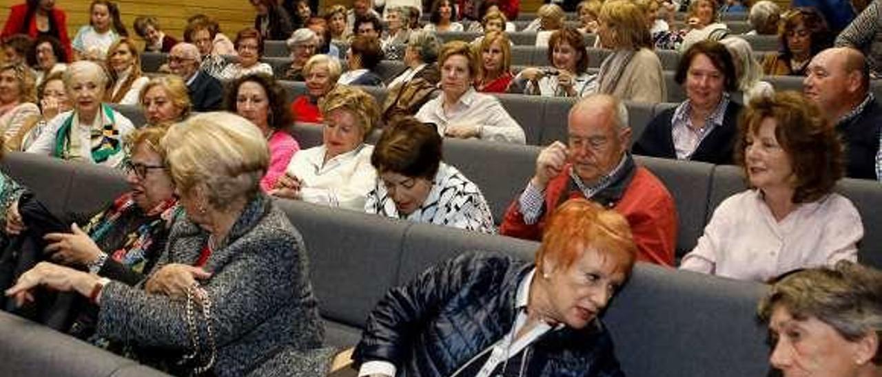 Asistentes a la presentación del libro.