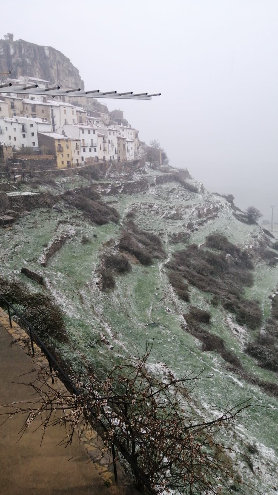 La nieve cubre Ares del Maestrat