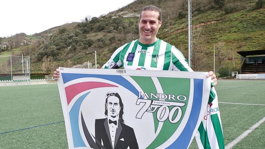 El secreto del exjugador del Oviedo que ha cumplido 700 partidos: &quot;Merece la pena&quot;