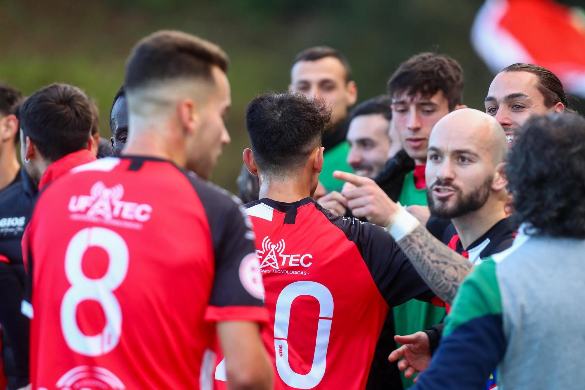 Las mejores imágenes de la victoria del Arosa ante la Unión Deportiva Ourense (1-0)