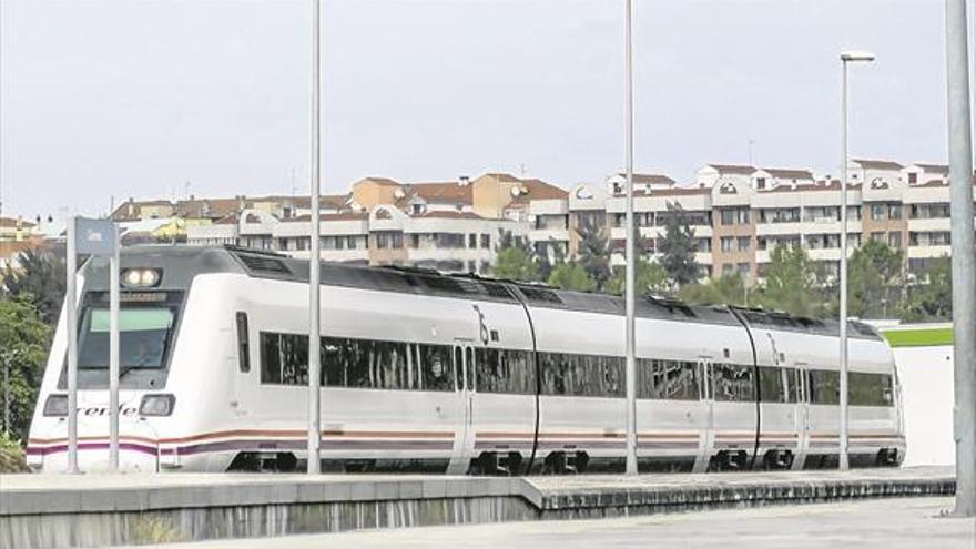 Renfe adelanta a la primera semana de agosto la renovación de los trenes en Extremadura