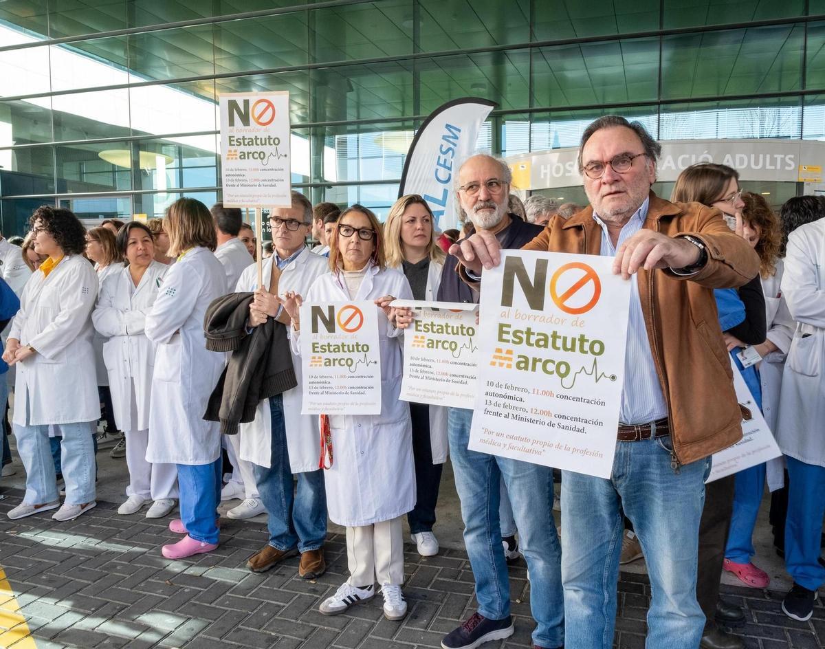 Ärzte protestieren gegen das neue Estatuto Arco, welches seine Arbeitsbedingungen verändern könnte