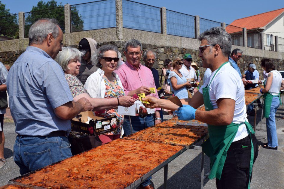 Asistentes a la Festa da Empanada de Millo de Cordeiro.