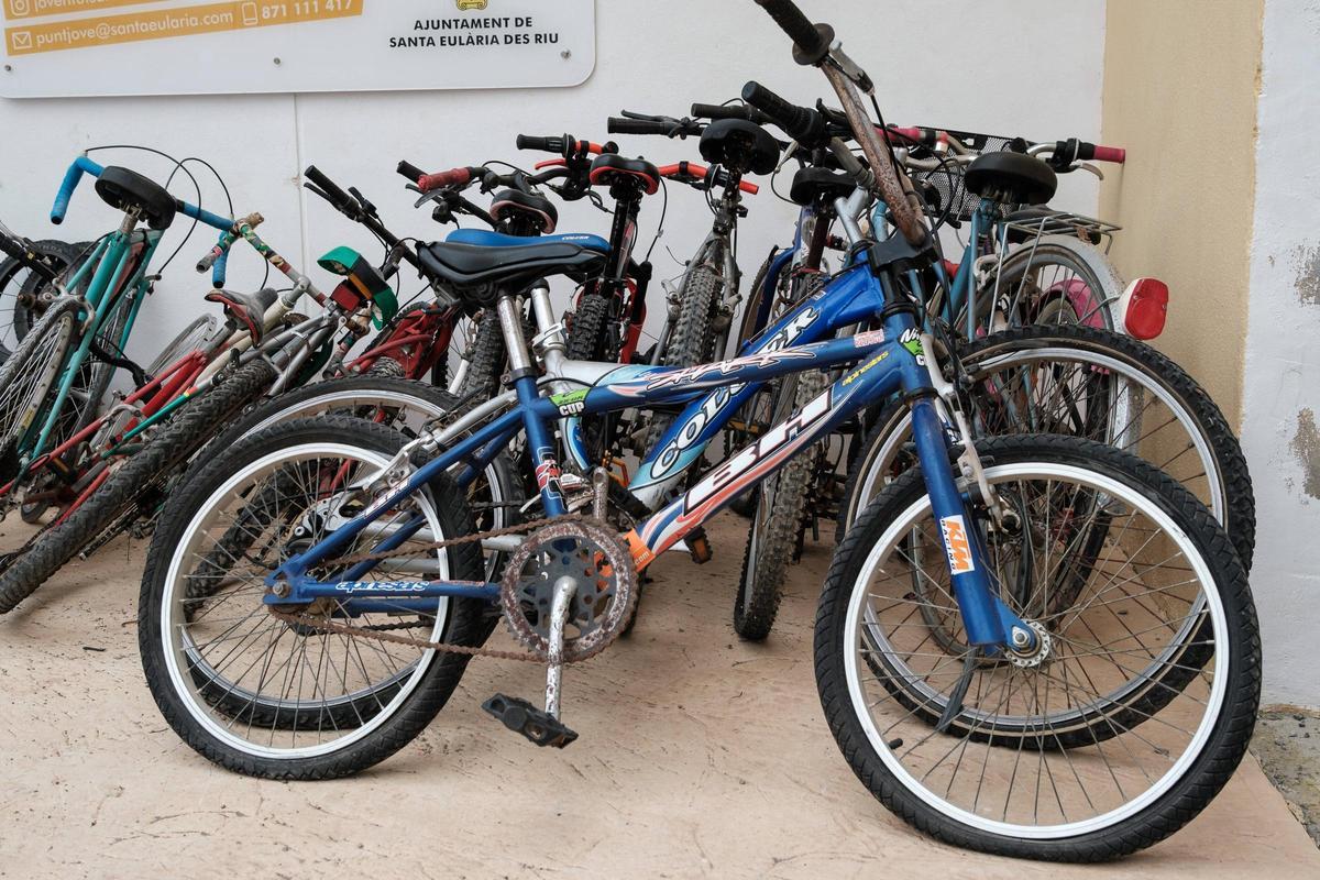 Todas las imágenes del proyecto de Alba Pau y sus bicicletas que llegarán a África.