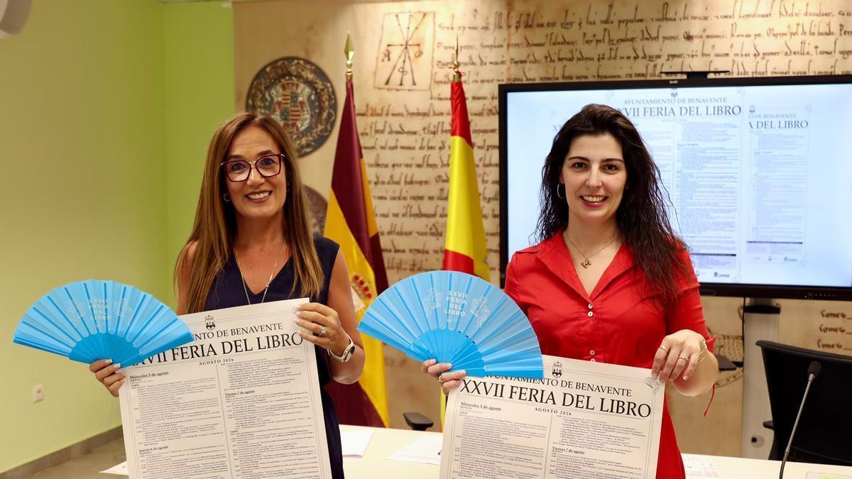 María José Pérez y Mercedes Benítez en la presentación de la Feria del Libro esta mañana.
