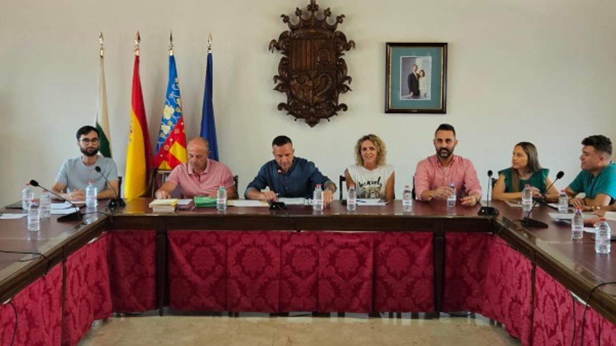 Una sesión del pleno del Ayuntamiento de Canals.