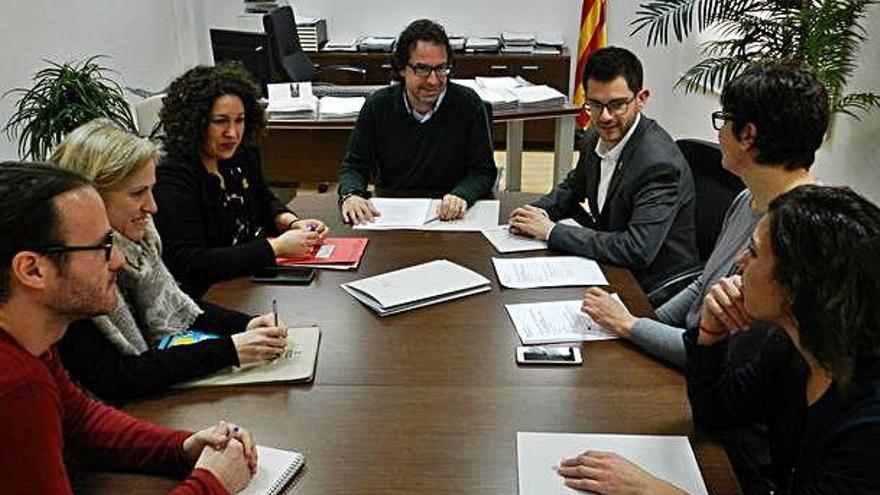 La directora general de Joventut, Norma Pujol, visita el Bages