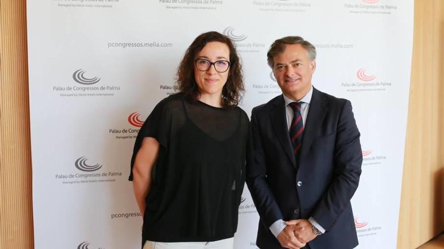 El director general del Palacio de Congresos junto a la presidenta del Consejo de Administración.