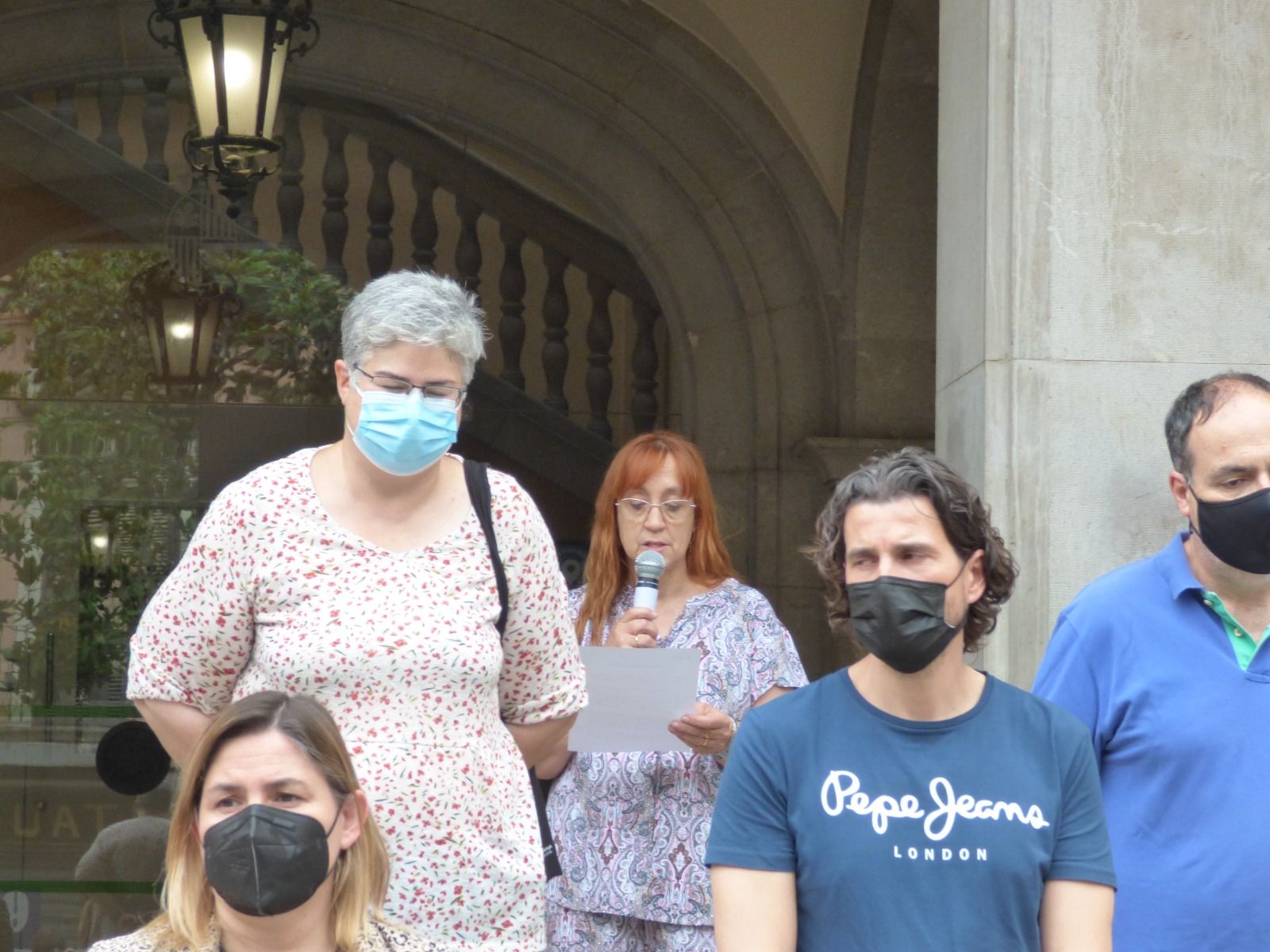 Minut de silencia a Figueres contra les violències masclistes
