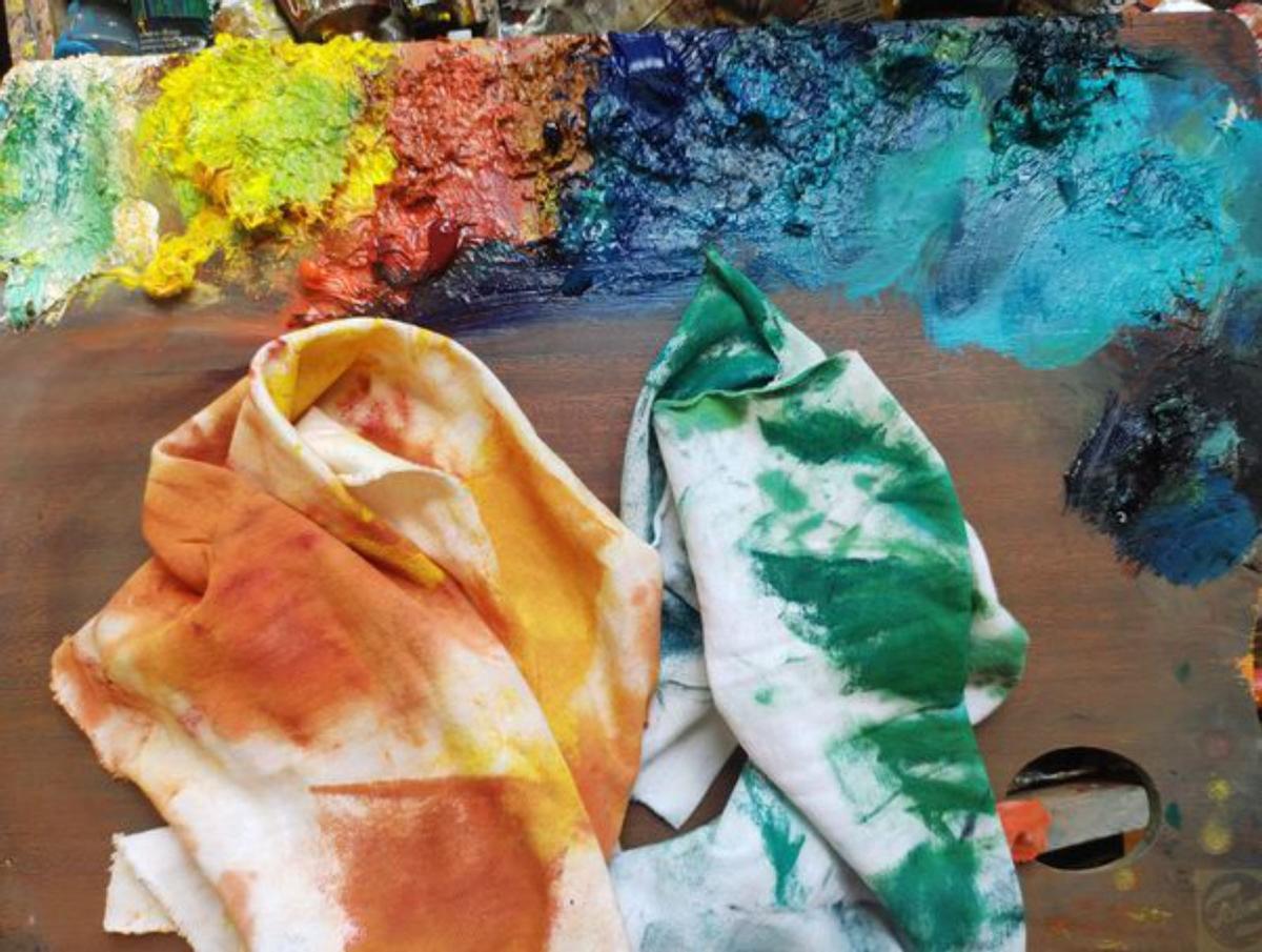 8, 9 e 10 - Imaxes do acto de apertura no que acompañaron a artista a alcaldesa e presidenta do Consorcio, Goretti Sanmartín Rei, o xerente do Consorcio, José Antonio Domínguez, o coordinador da exposición, Juan Conde Roa e a profesora Begoña Álvarez Seijo. | // MAREIRAS