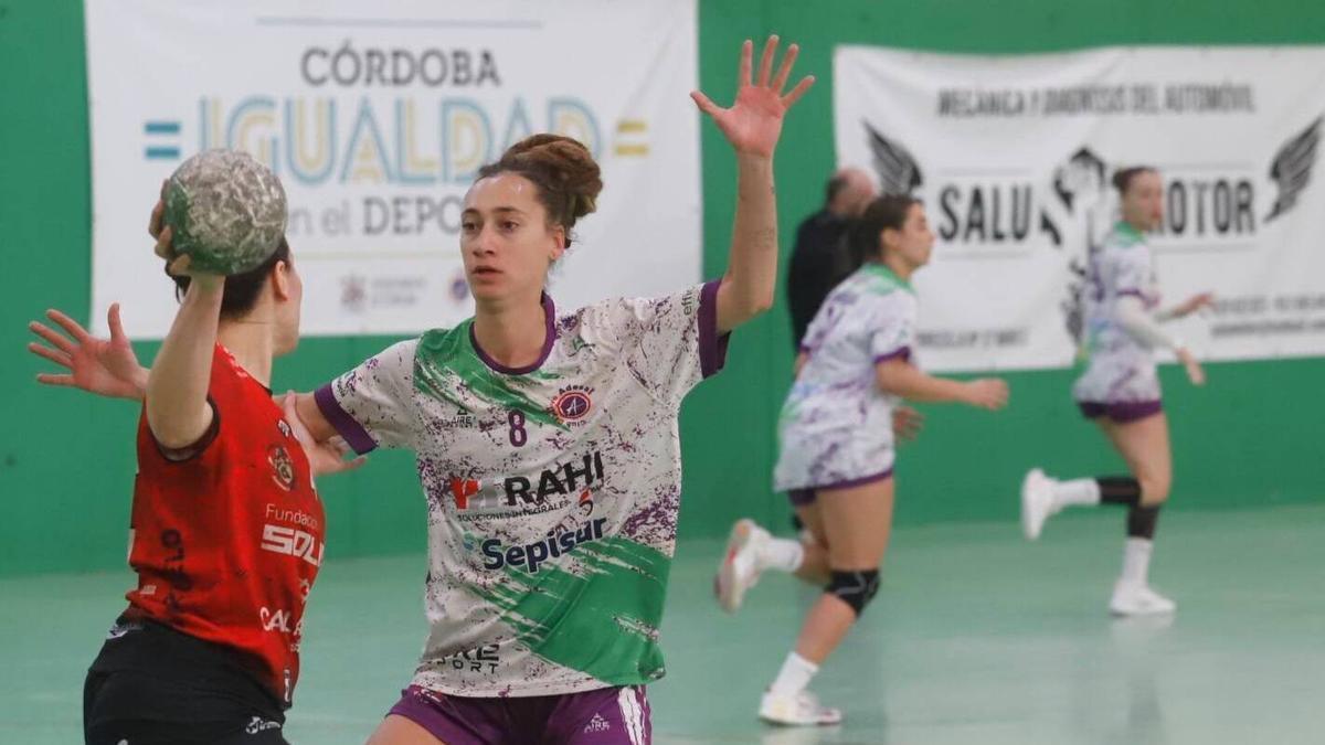 Camila Bonazzola, en una acción defensiva.