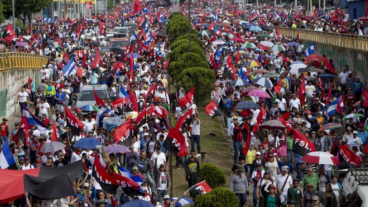 Seguidores de Daniel Ortega toman las calles de Managua para mostrarle su apoyo