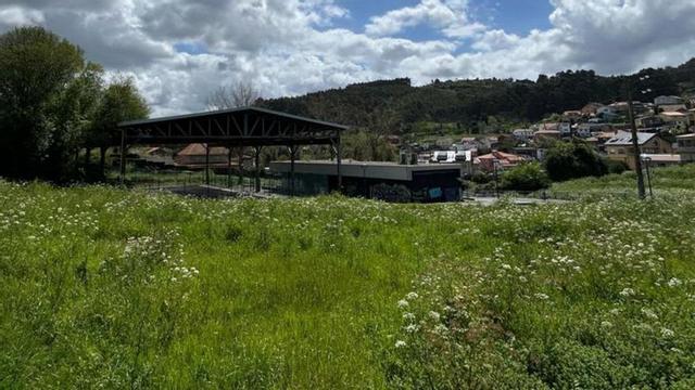 Vista de la parcela municipal en Castro Laxe. |  LOC