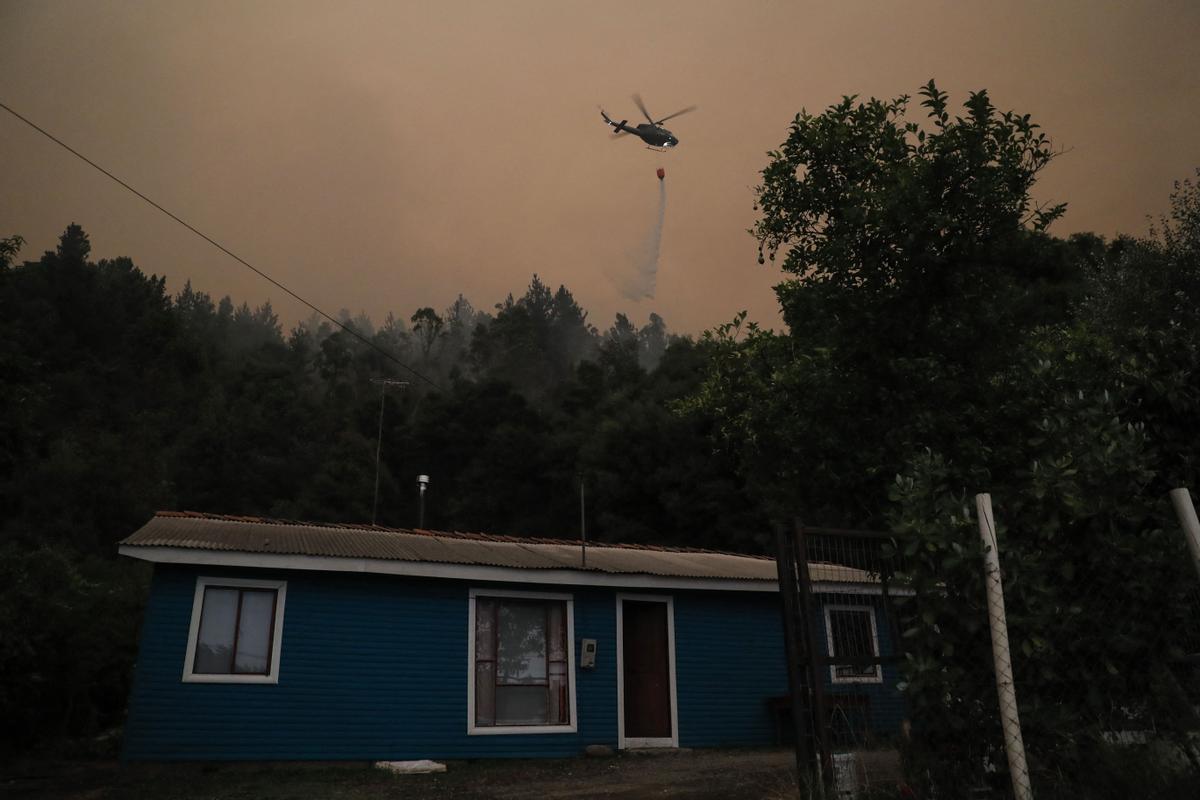 Los incendios que arrasan Chile dejan ya más de 20 muertos