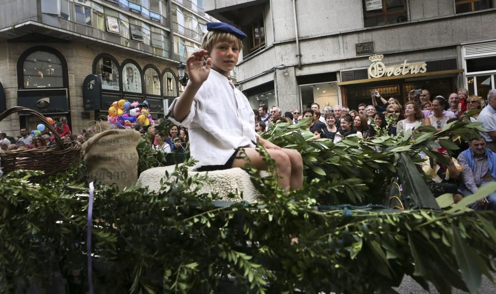 Desfile del Día de América en Asturias dentro de las fiestas de San Mateo de Oviedo