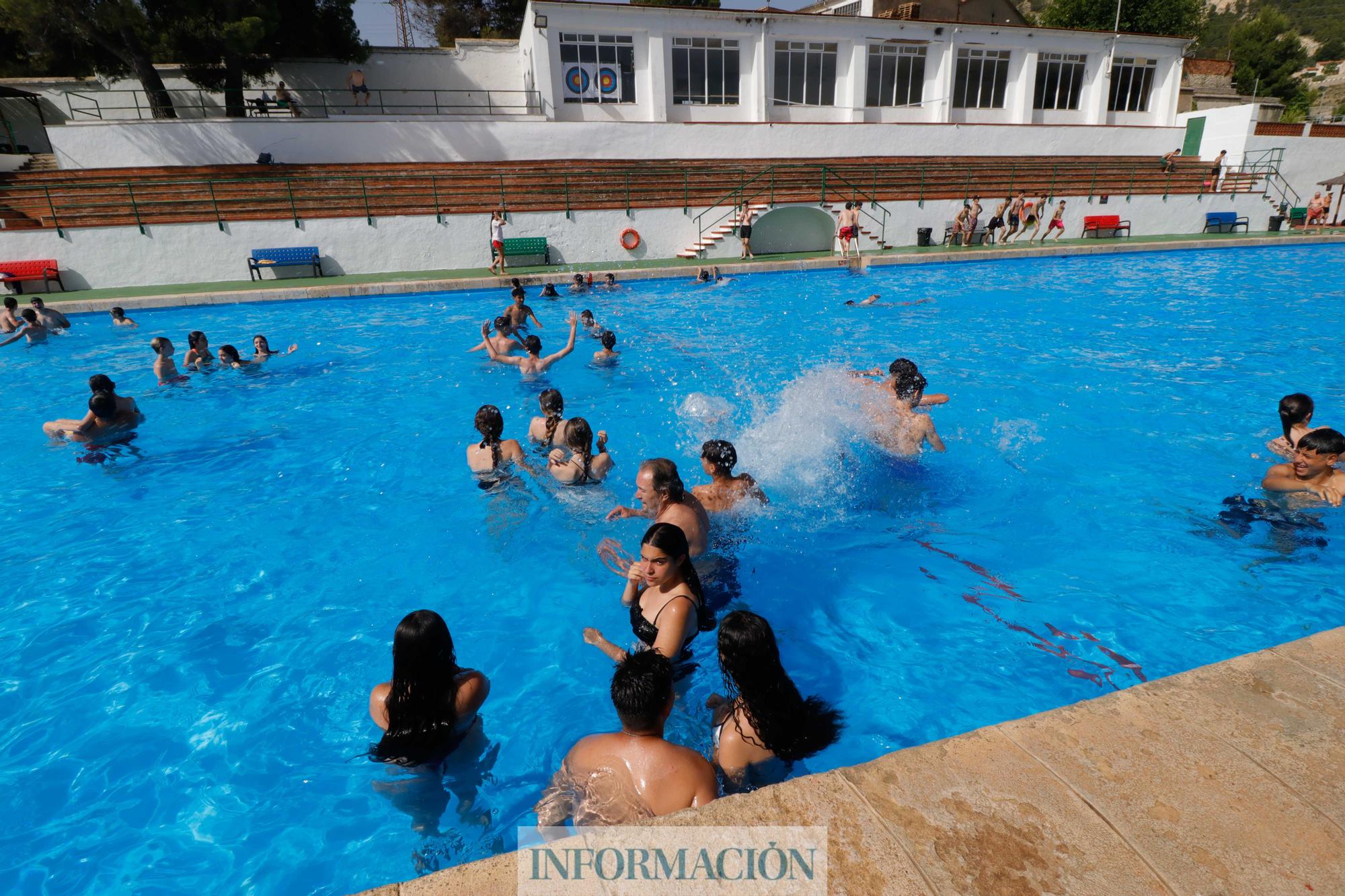 Alcoy abre sus piscinas municipales con gran afluencia de público