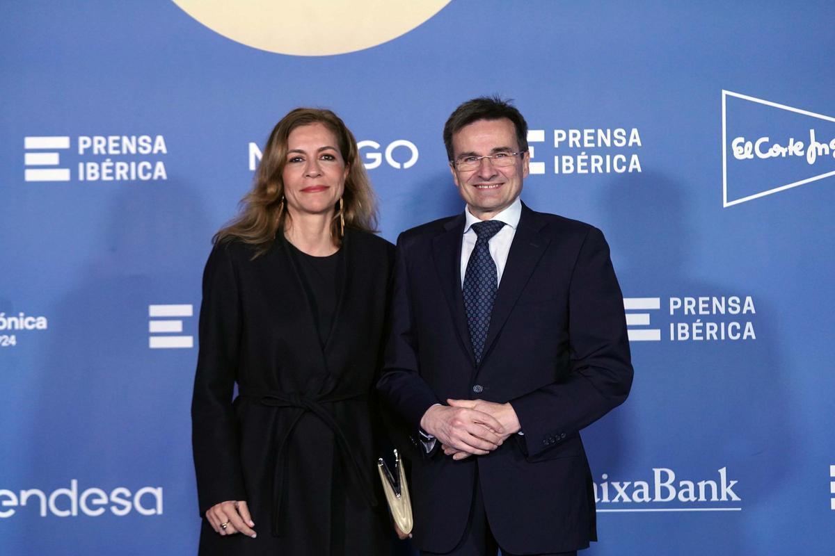 Sonia Sánchez, directora de Comunicación de Iberia, y Marco Sansavini, presidente y consejero delegado de Vueling.