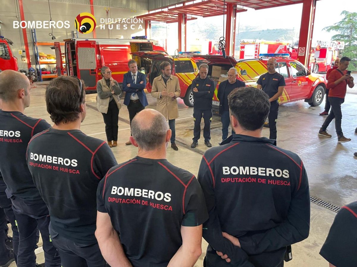 Los bomberos de la DPH, antes de partir a Valencia.