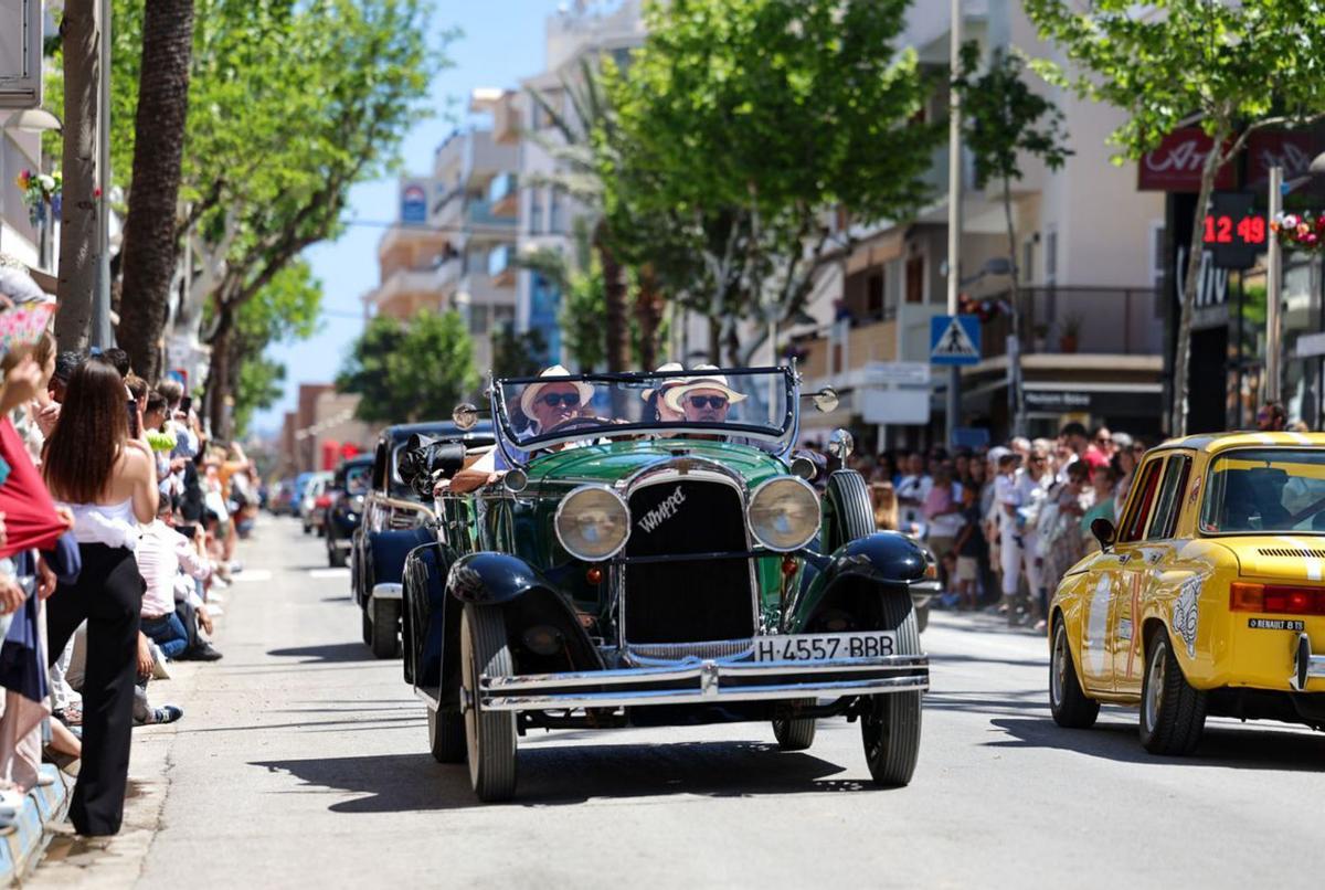 Los vehículos antiguos no faltarán en el desfile de Anar a Maig.