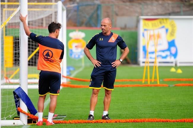 Entrenamiento de la UD Las Palmas en Barranco ...