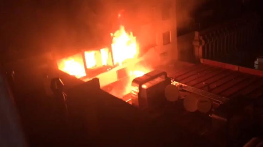 Explosión e incendio en una vivienda de Cáceres