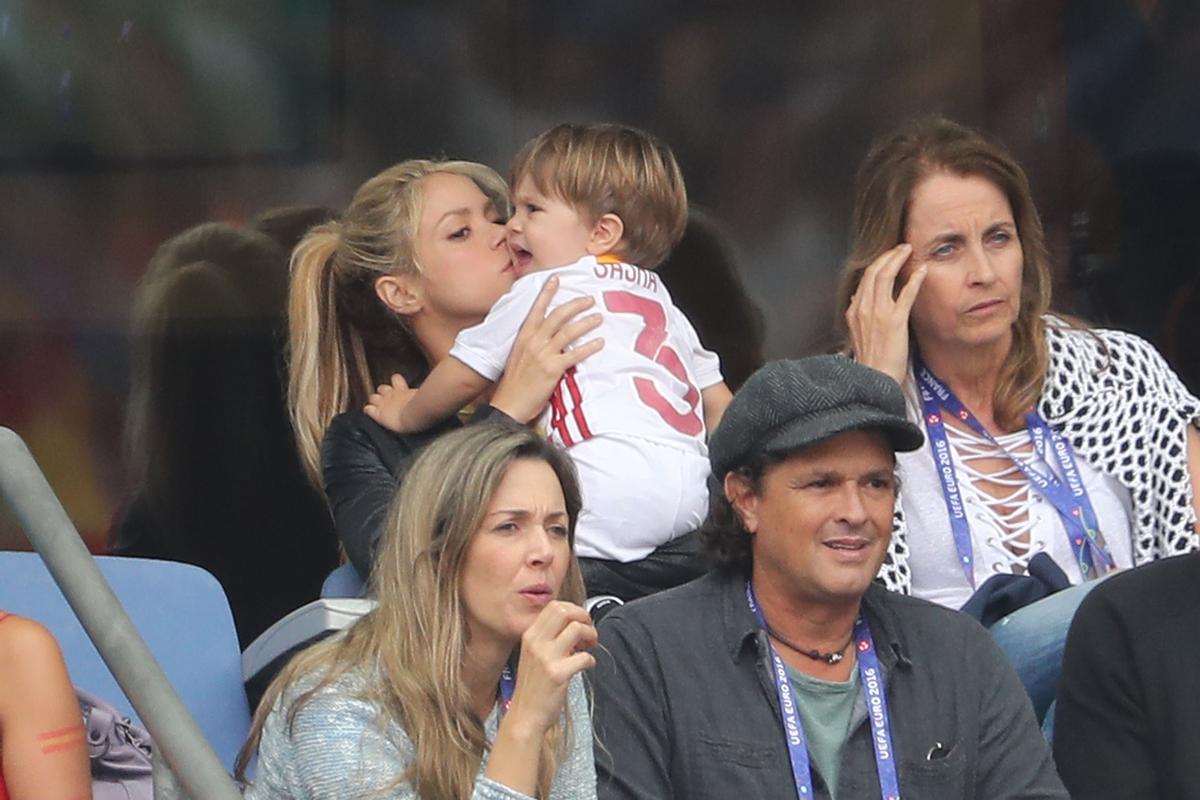 Shakira y su hijo Sasha en la Eurocopa 2016